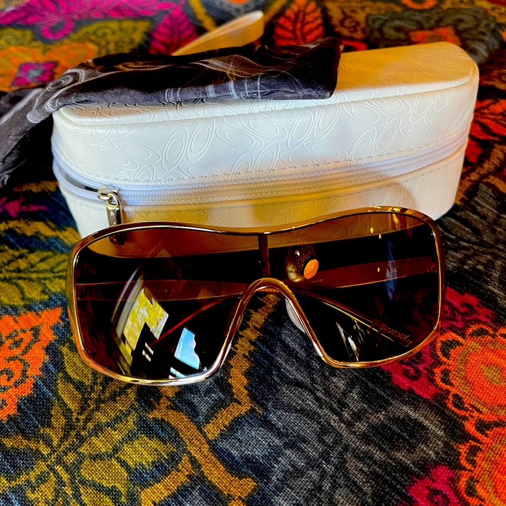 Women’s Oakley Polarized gold frame sunglasses